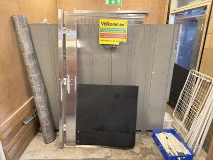 Svängdörr (1) Svängdörr (1)