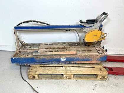 Kakelsåg, Siri Kakelsåg, Siri