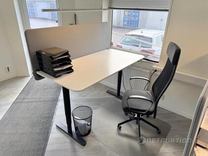 Elskrivbord, stol & lampa