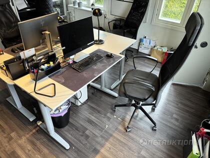 Elskrivbord och stol Elskrivbord och stol