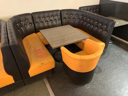 Sittbås med soffor, bord & fåtölj (2)