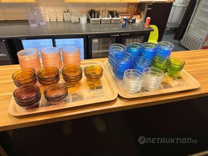 Såsskålar i olika kulörer