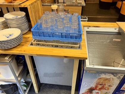 Diskbackshiss med dricksglas