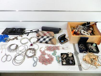 Silversmycken, bijouterier & glasögon