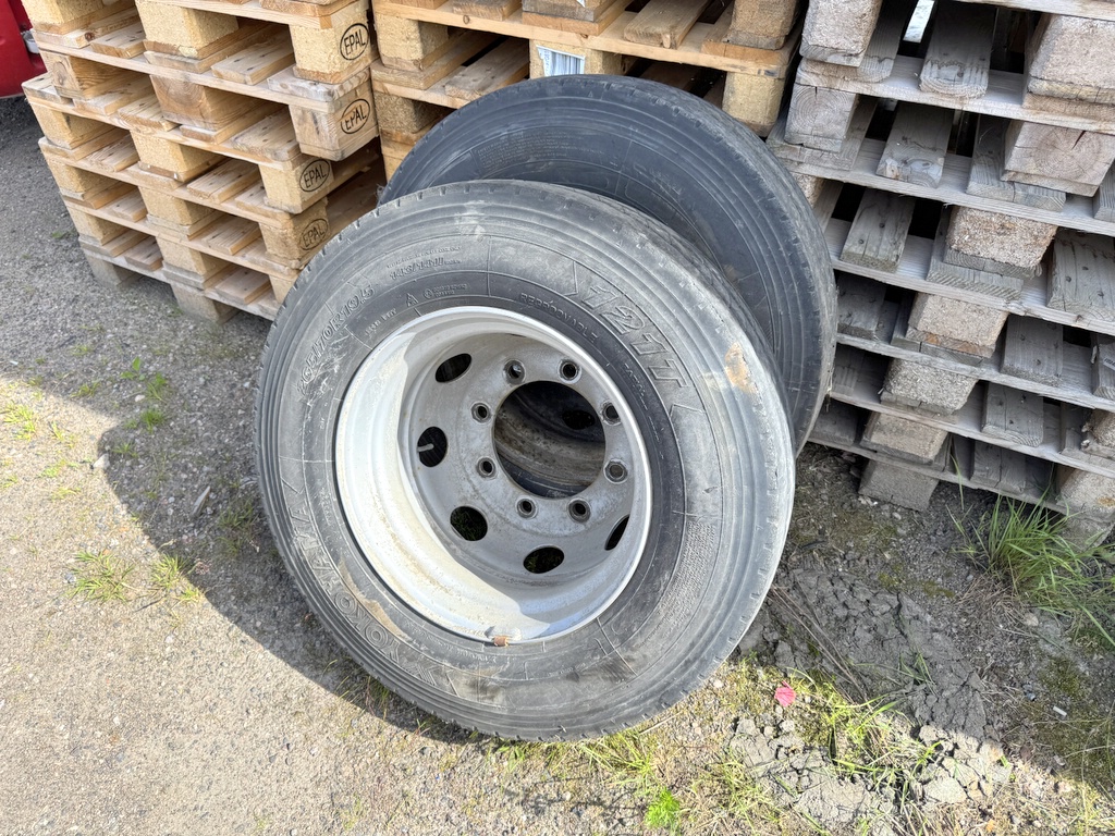Lastbilsfälgar och däck 265/70R19,5 - 2st alu