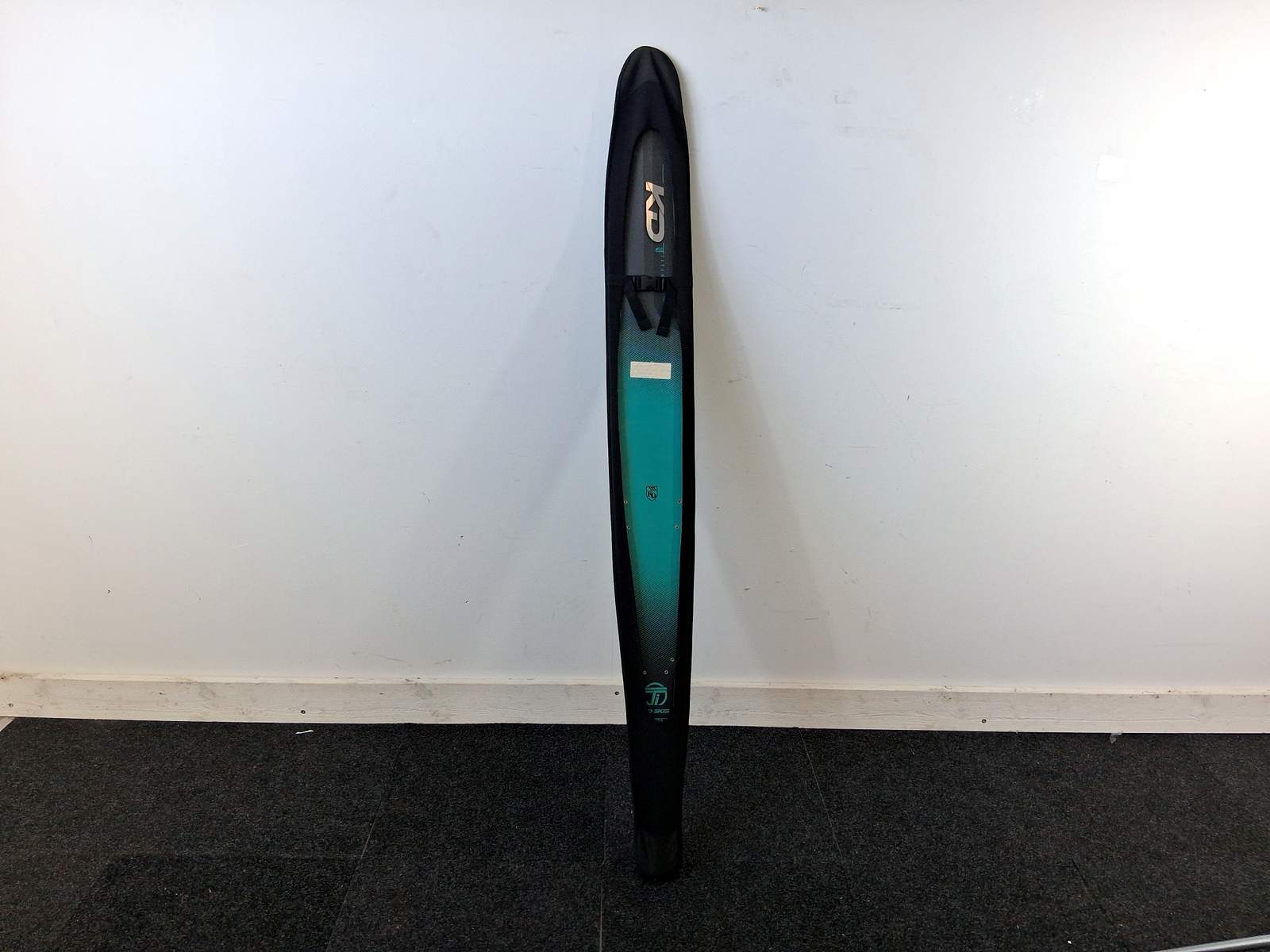 Vattenskida, KD Titanium 68"