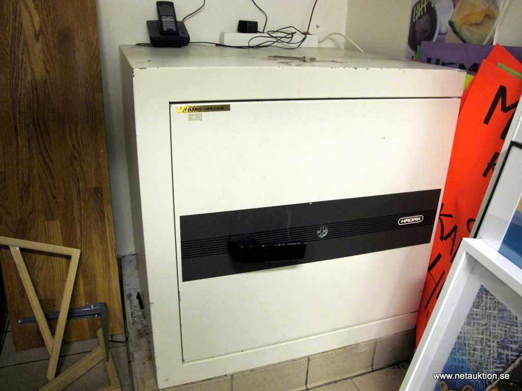 Netauktion - Kassaskåp, Hadak