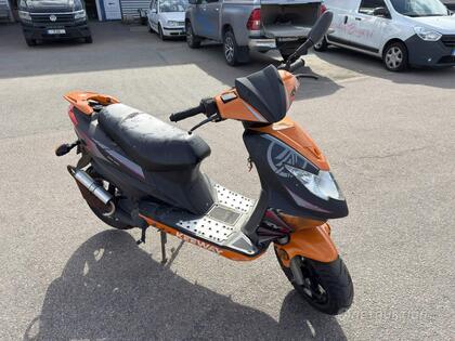 Moped Keeway (YEF424)