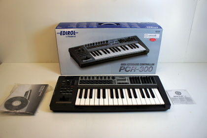 Keyboard - Edirol PCR-300 Midi Keyboard, Roland