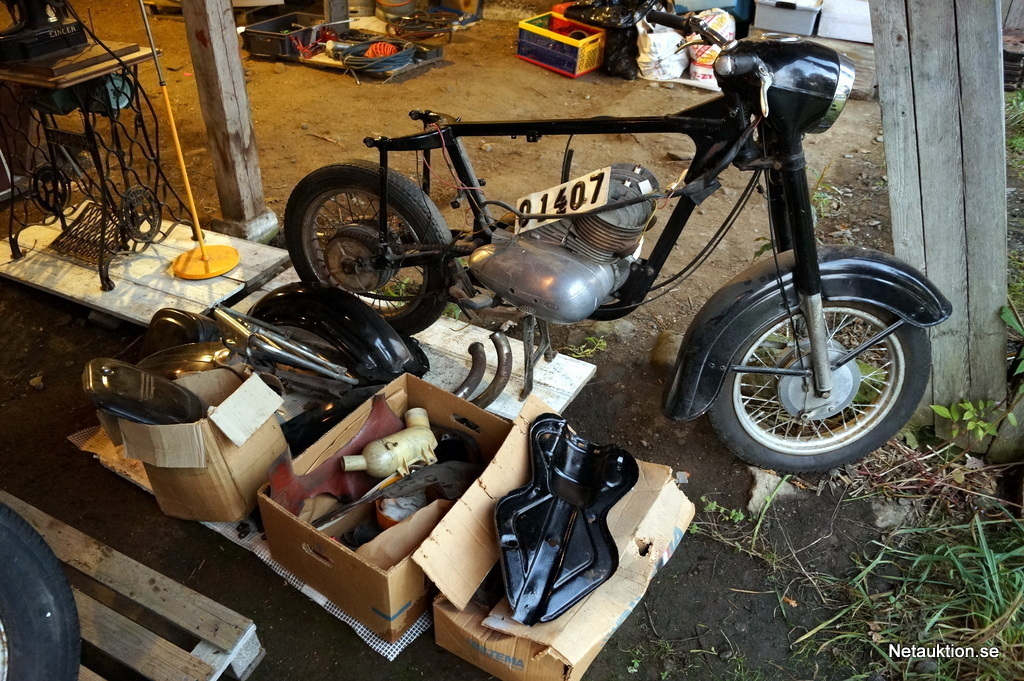 Netauktion - Veteran motorcykel Java 1961 (renoveringsobjekt)