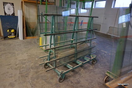 Dubbelsidig vagn på hjul, för glasskivor