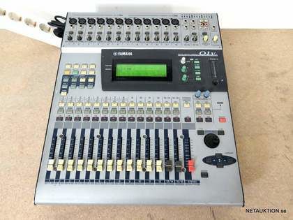 Digital mixer - Yamaha 01V