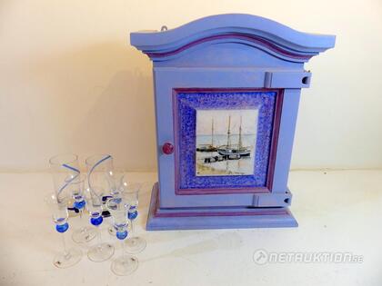 Brännvinsskåp & glas