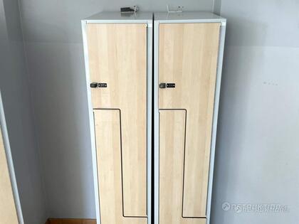Elevskåp 4st