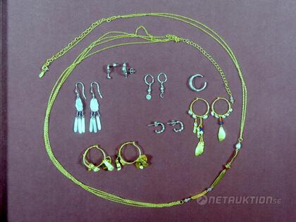 Blandade smycken i silver, 8st