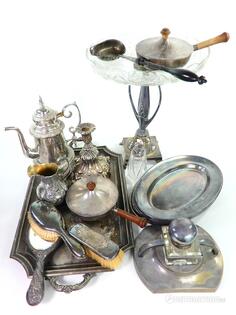 Föremål i vitmetall mm, 18 delar Föremål i vitmetall mm, 18 delar