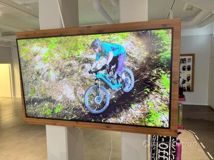 Butiksmonitor 75" Butiksmonitor 75"