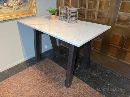 Bord med marmorskiva Bord med marmorskiva
