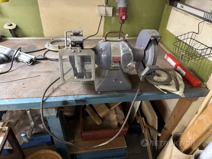 Bänkslipmaskin och verktyg