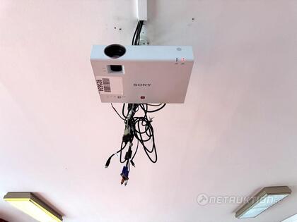 Projektor och duk, Sony