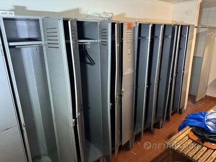 Omklädnadsskåp, 13 dörrar