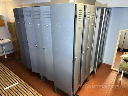 Omklädnadsskåp, 17 dörrar