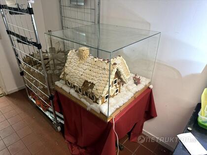 Pepparkakshus i glaslåda