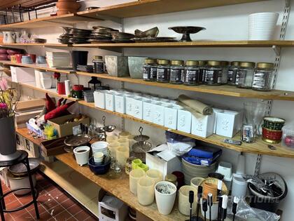 Säsongsdekoration, serveringsfat mm 