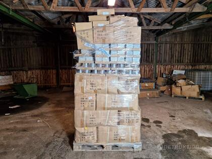 Parti med tomtar, krukor mm Parti med tomtar, krukor mm