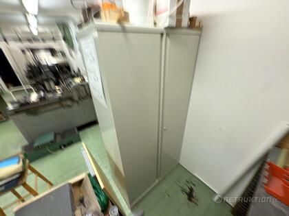 Plåtskåp + verktyg