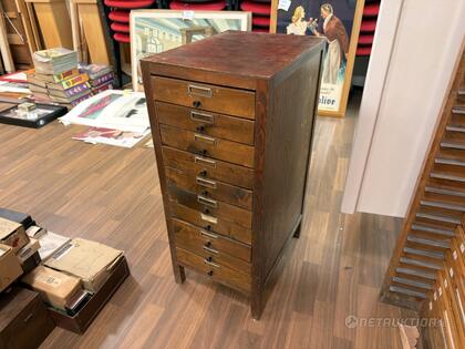 Lådhurts med verktyg