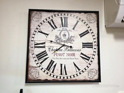 Väggklocka + vinglas