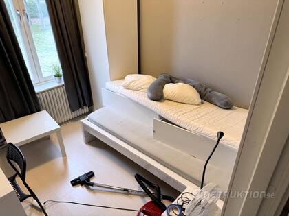 Säng, byrå, skåp & skrivbord Säng, byrå, skåp & skrivbord