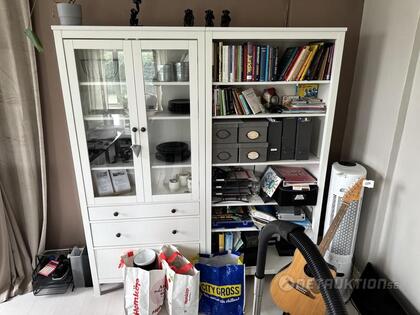 Skåp och bokhylla Skåp och bokhylla