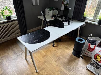 Skrivbord och stol Skrivbord och stol