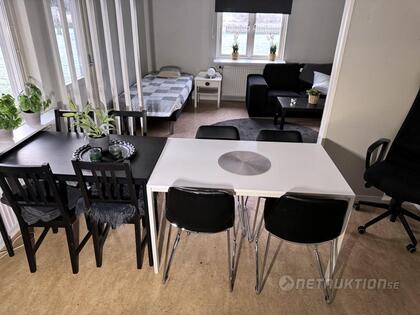 Säng, soffa, bord och stolar Säng, soffa, bord och stolar