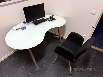Glasskrivbord och stol (4)