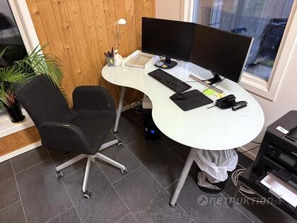 Glasskrivbord och stol (5)