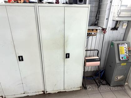 Plåtskåp med datorpaket och skrivare Plåtskåp med datorpaket och skrivare