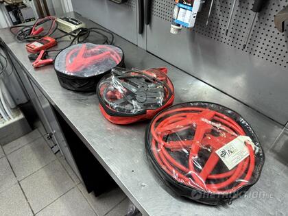 Batteriladdare och startkablar Batteriladdare och startkablar