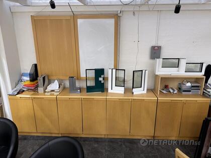 Skåp och whiteboardskåp