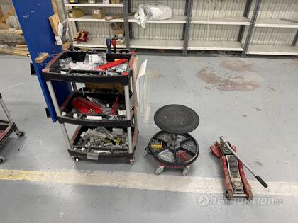 Verktygsvagn och domkraft