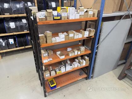 Lagerhylla med skruvsortiment Schuco