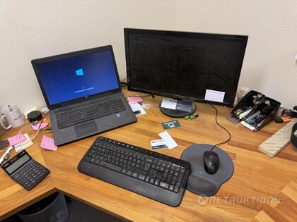 Laptop och datorskärm