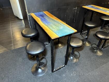 Resinbord "rivermodell" och pallar