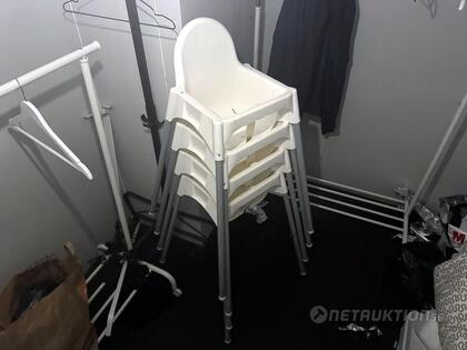 Barnstolar och klädställningar