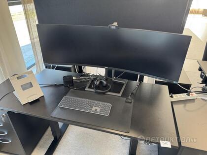 Datorskärm och dockningsstation 49"