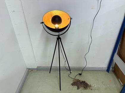 Golvlampa (2) Golvlampa (2)