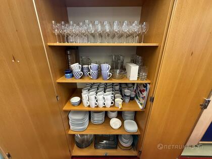 Porslin, koppar och glas Porslin, koppar och glas