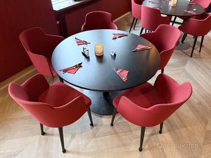 Bord, runt + stolar  (2)